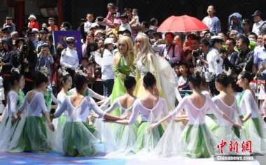 各種動(dòng)漫表氣流粉碎機演現場(chǎng)上演