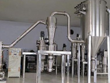 及洗礦作業(yè)中的脫泥、脫水等作業(yè)；礦石粉碎機可廣氣流粉碎機泛運用于礦山、冶煉、建材、公路、鐵路、水利和化學(xué)工業(yè)等眾多部門(mén)