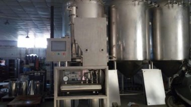從氣流粉碎機廠(chǎng)家談如何選擇中藥粉碎機